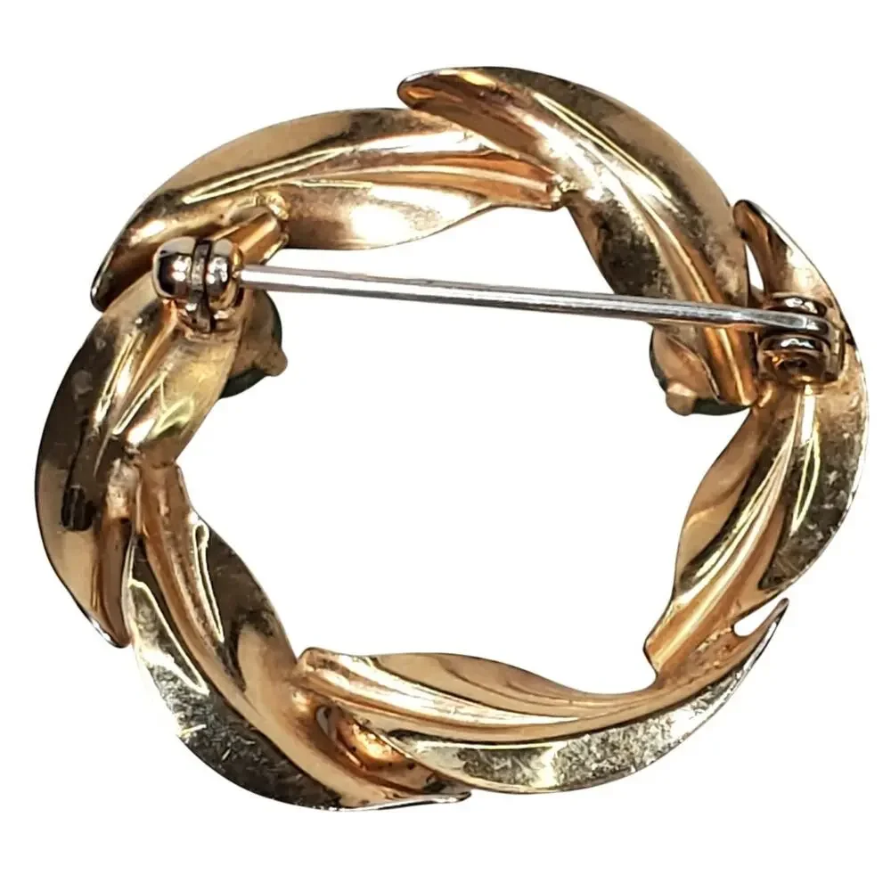 Vtg Gold Tone Wreath Leaves Green Stones Round Scatter Pin 1.25